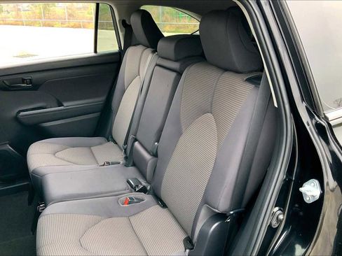 Used 2023 Toyota Highlander LE image 20