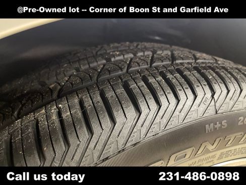 Used 2023 Cadillac XT6 Sport w/ Technology Package AWD/4WD image 12
