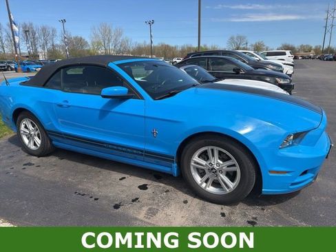 Used 2013 Ford Mustang Convertible RWD image 1
