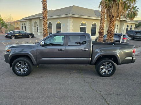Used 2016 Toyota Tacoma Limited w/ Towing Package image 4