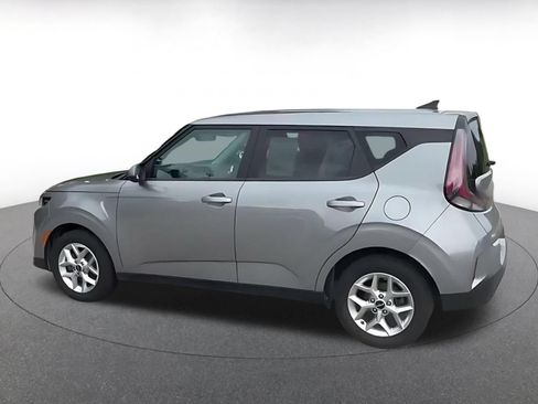 Used 2025 Kia Soul LX w/ LX Technology Package FWD image 10