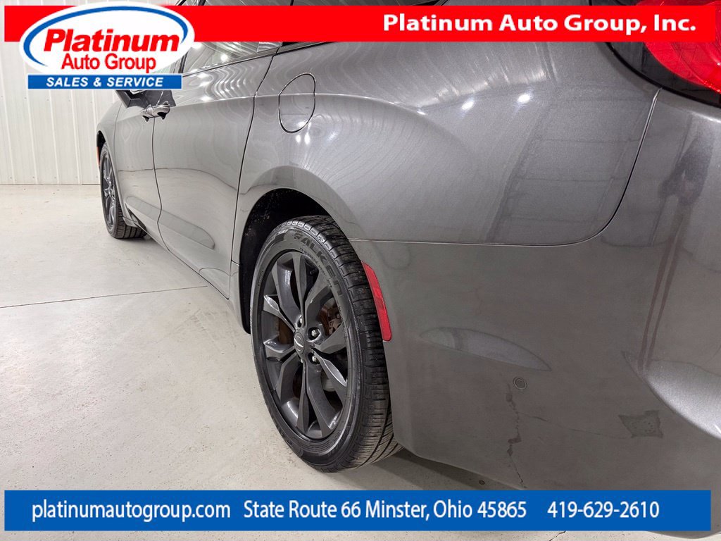Used 2019 Chrysler Pacifica Limited w/ Advanced Safetytec Group FWD image 47