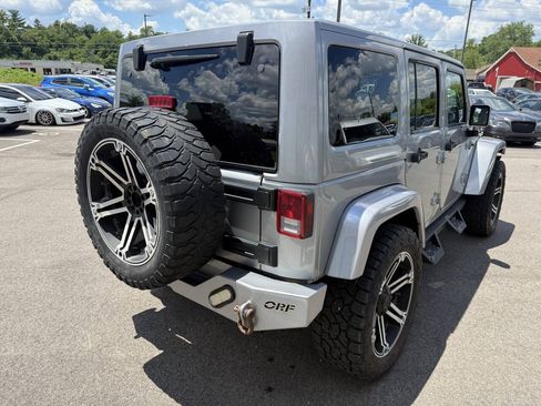 Used 2014 Jeep Wrangler Unlimited Sahara AWD/4WD image 7