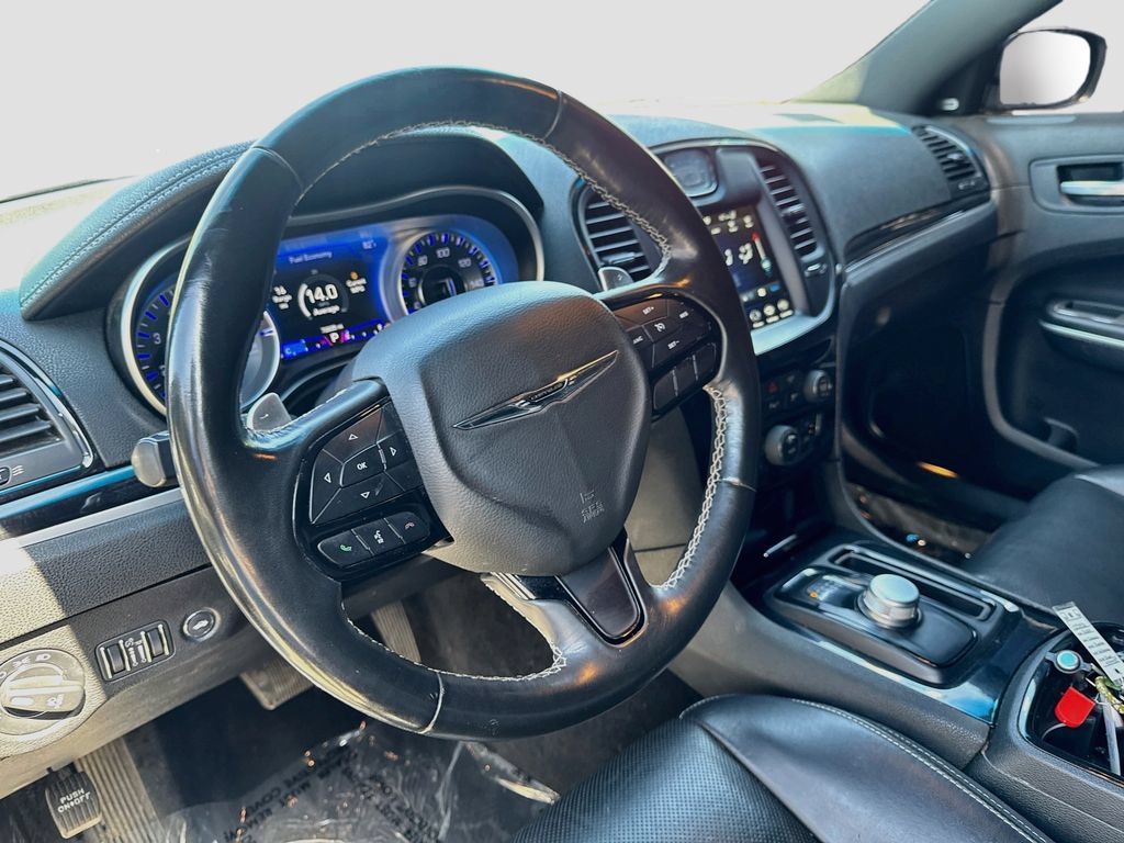 Used 2022 Chrysler 300 S w/ Comfort Group RWD image 9