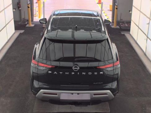 Used 2025 Nissan Pathfinder Platinum FWD image 5