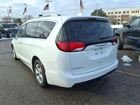 Used 2017 Chrysler Pacifica Touring-L Plus image 7