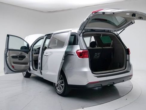 Used 2020 Kia Sedona EX FWD image 19