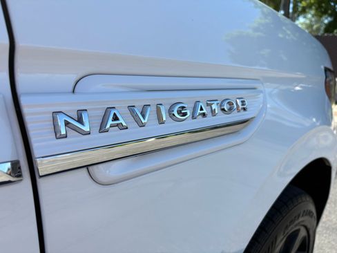 Used 2023 Lincoln Navigator Reserve AWD/4WD image 4