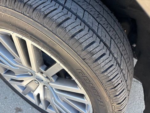 Used 2024 Ford Expedition Platinum AWD/4WD image 8