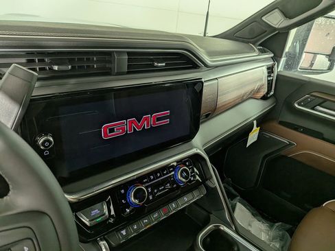 New 2026 GMC Sierra 2500 Denali Ultimate AWD/4WD image 22