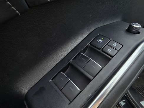 Used 2021 Toyota Highlander Limited image 12