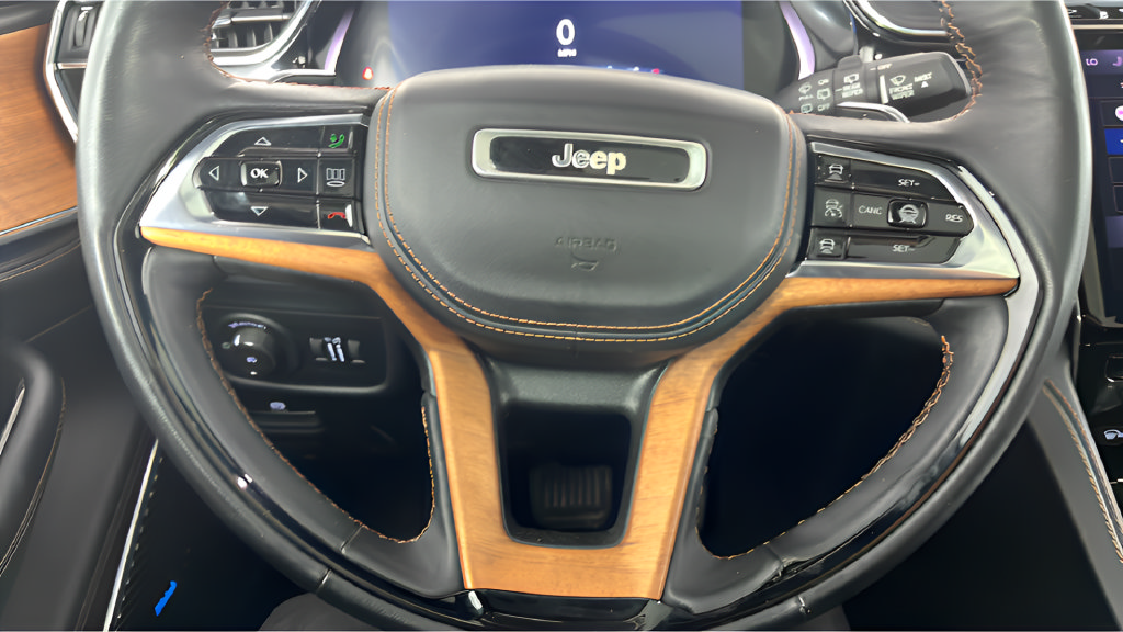 Used 2023 Jeep Grand Cherokee L Summit AWD/4WD image 20