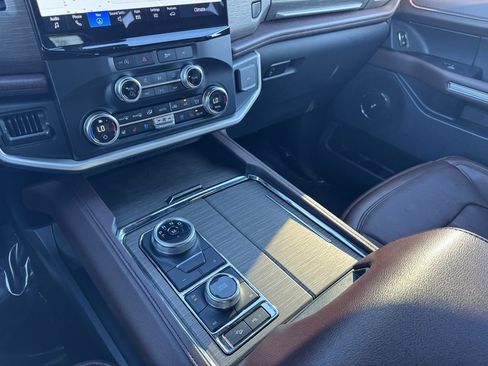 Used 2024 Ford Expedition Limited image 20