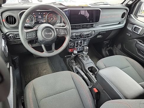 Used 2024 Jeep Gladiator Rubicon w/ Convenience Group AWD/4WD image 14