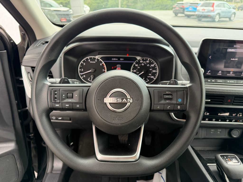 Used 2024 Nissan Rogue SV AWD/4WD image 14