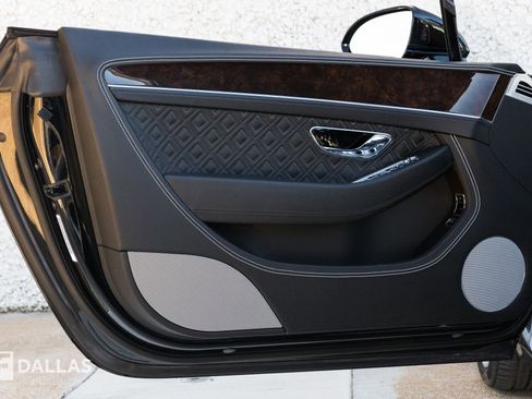 Used 2022 Bentley Continental GT image 21