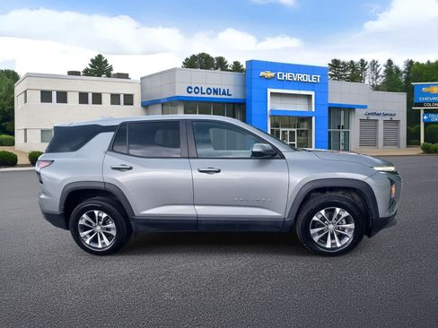 Used 2025 Chevrolet Equinox LT AWD/4WD image 3