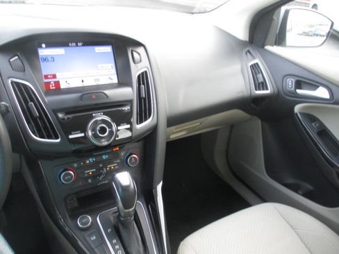 Used 2017 Ford Focus Electric Hatchback image 19