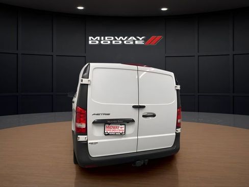 Used 2023 Mercedes-Benz Metris image 6
