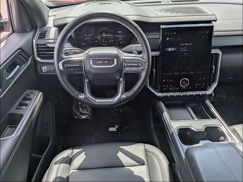 Used 2026 GMC Acadia Elevation w/ Elevation Premium Package FWD image 17