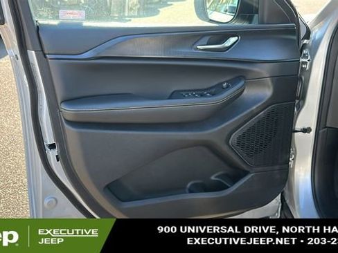 New 2025 Jeep Grand Cherokee Laredo X w/ Luxury Tech Group I image 9