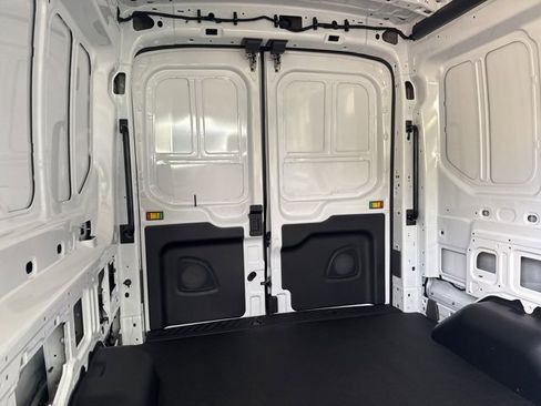 New 2025 Ford Transit 250 148 Medium Roof image 38