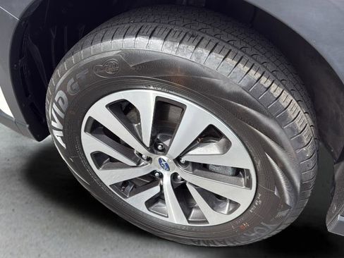 Used 2025 Subaru Outback Premium AWD/4WD image 10