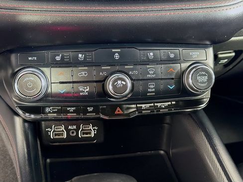 Used 2023 Dodge Durango GT AWD/4WD image 17