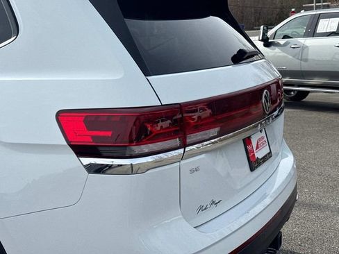 Used 2025 Volkswagen Atlas SE image 12