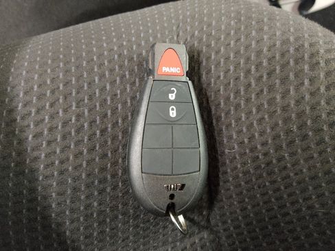 Used 2019 Dodge Grand Caravan SE w/ UConnect Hands-Free Group FWD image 32