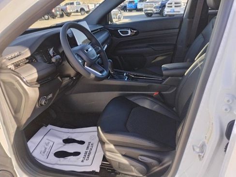 New 2026 Jeep Compass Latitude image 9