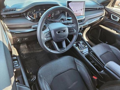 Used 2024 Jeep Compass Trailhawk image 10