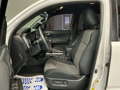 Used 2023 Toyota Tacoma TRD Off-Road image 10