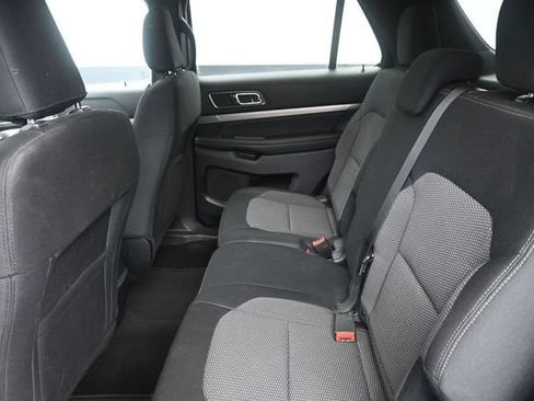 Used 2019 Ford Explorer XLT AWD/4WD image 18