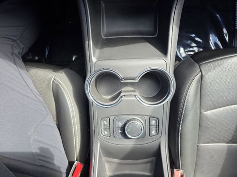 Used 2024 GMC Terrain SLT image 20