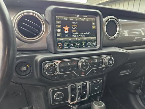 Used 2020 Jeep Wrangler Unlimited Sahara w/ Uconnect 4C Nav & Sound Group AWD/4WD image 33