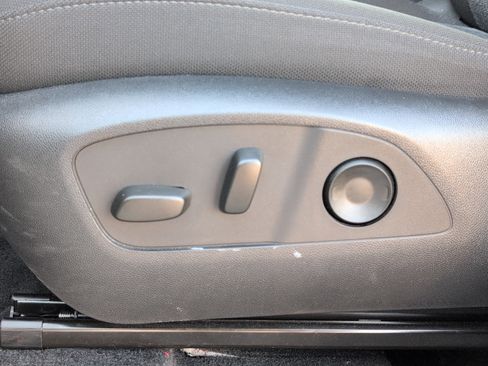 Used 2025 GMC Acadia Elevation image 10