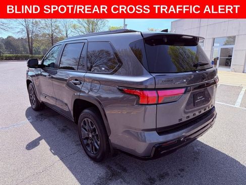 Used 2025 Toyota Sequoia Platinum AWD/4WD image 5