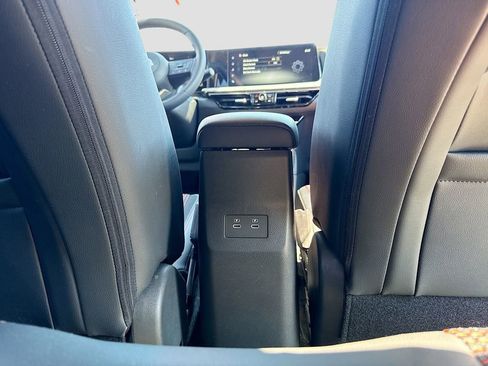 Used 2025 Nissan Kicks SR w/ SR Premium Package FWD image 29