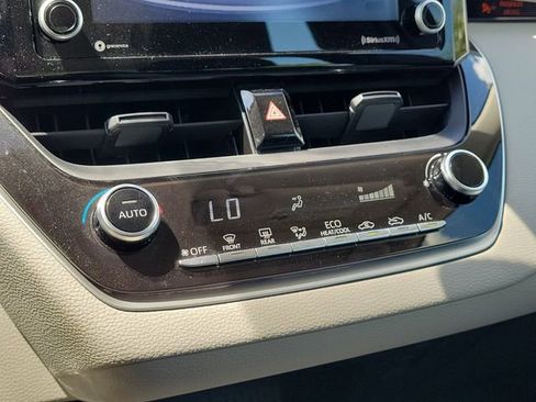 Used 2022 Toyota Corolla LE FWD image 27