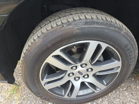 Used 2024 Ford Expedition Max Limited RWD image 2