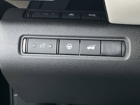 New 2025 Nissan Pathfinder SV w/ Black Appearance Package image 25