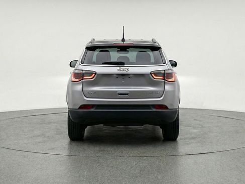 Used 2025 Jeep Compass Limited image 7