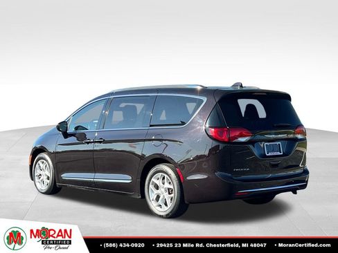 Used 2018 Chrysler Pacifica Touring-L Plus w/ Tire & Wheel Group FWD image 4