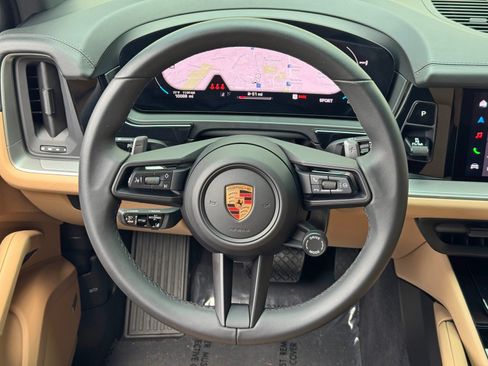 Used 2025 Porsche Cayenne w/ Premium Package Plus AWD/4WD image 22