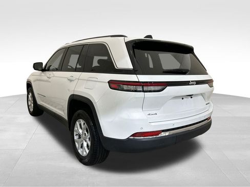 Used 2023 Jeep Grand Cherokee Limited AWD/4WD image 3