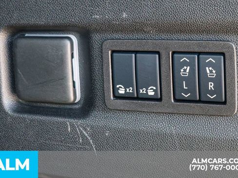 Used 2025 GMC Yukon XL Denali AWD/4WD image 25