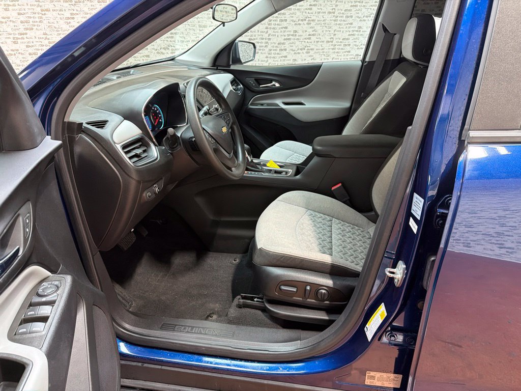 Used 2023 Chevrolet Equinox LS w/ LS Convenience Package FWD image 25
