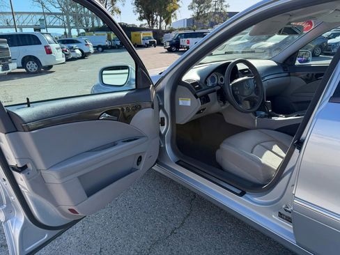 Used 2009 Mercedes-Benz E 350 Sedan image 9