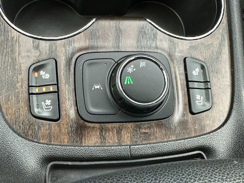 Used 2022 GMC Acadia Denali image 28